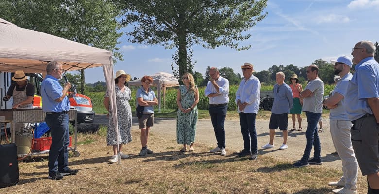 Sommerfest auf dem zukünftigen Klinikgelände bringt Menschen zusammen